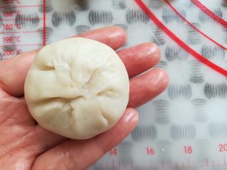 14、玫瑰鲜花饼,像包包子一样把油酥包起来