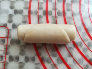 17、玫瑰鲜花饼,面团从上往下卷起来
