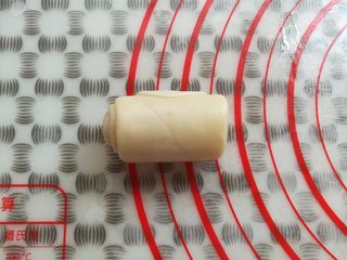 20、玫瑰鲜花饼, 面团从下往上再次卷起来