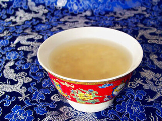 1、桂香紫薯杂粮羹,杂粮：小米、燕麦米、薏米共50克，其中薏米为20克，淘洗一遍，清水浸泡1小时