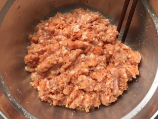 12、花样水晶虾饺,搅拌均匀备用