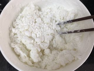 14、花样水晶虾饺,筷子搅拌成絮状