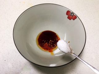 13、鹌鹑蛋肉末清汤面,加入1克味精