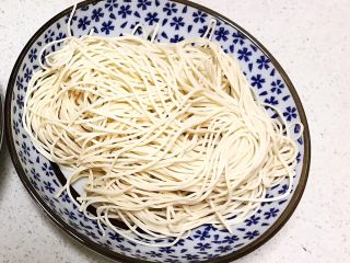 16、鹌鹑蛋肉末清汤面,中粗切面