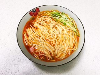 20、鹌鹑蛋肉末清汤面,加入另一半黄瓜丝