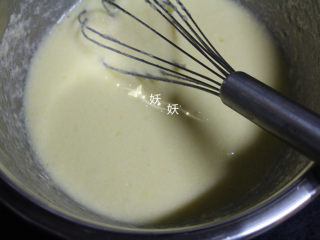 4、黑芝麻瓦片酥,也是搅到很均匀的状态。