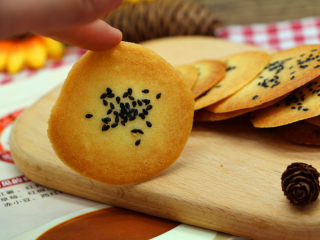 16、黑芝麻瓦片酥,成品