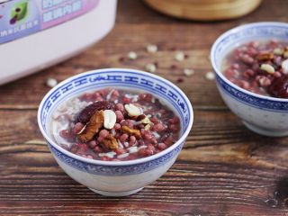 8、红豆薏米甜酒酿,根据口感喜好也可以添加核桃、花生或桂圆等等。