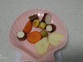 3、粗粮八宝粥,胡萝卜、蔓菁、山药、土豆、红薯清水洗净