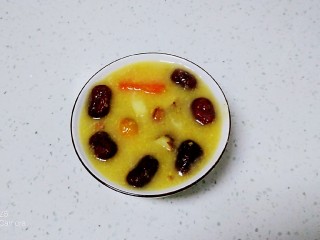 10、粗粮八宝粥,盛入碗里