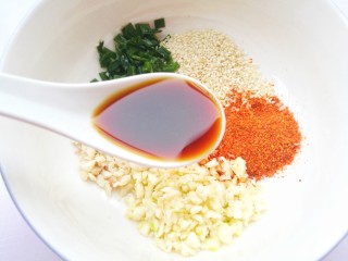 3、好吃到哭的黄磊老师同款拌面,2勺陈醋。