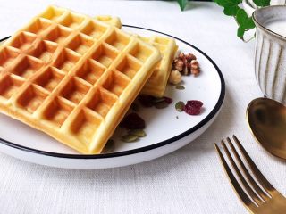12、原味华夫饼,配上酸奶坚果，就是一道营养全面的早餐哦！