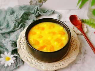 16、玉米南瓜粥,盛入碗中即食。