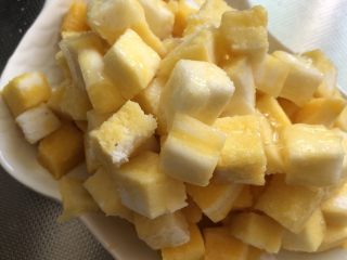 6、小时候的味道~鸡蛋裹馒头,包裹好，待用