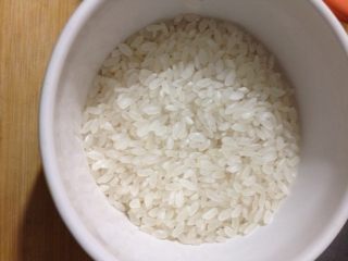 4、香菇萝卜山药粥,如图米洗净