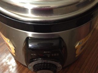 6、香菇萝卜山药粥,如图我用的压力锅，20分钟