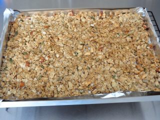 15、格兰诺拉麦片,十分钟后取出麦片。