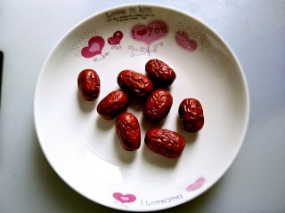 4、血糯米红豆红枣莲子粥,红枣