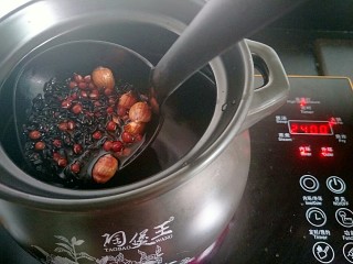 8、血糯米红豆红枣莲子粥,看，满满的豆子，