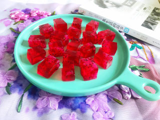 13、火龙果果冻,装盘即可食用