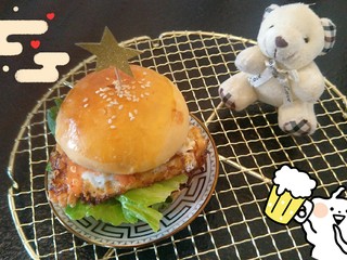 16、布里欧修黄油汉堡包????,盖上面包，加上一颗小⭐，制作汉堡超级美味