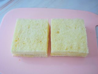 7、鸡蛋芝士爆浆吐司,盖上另一片吐司