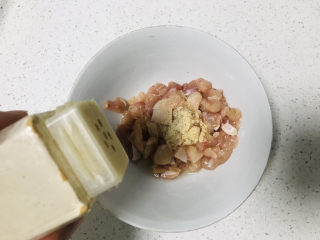 5、香菇滑鸡粥,还有白胡椒粉；