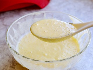 10、奶香玉米饼,舀一饭勺面糊