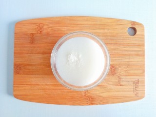 11、补铁食谱-花生酱木耳米粉糊,搅拌均匀