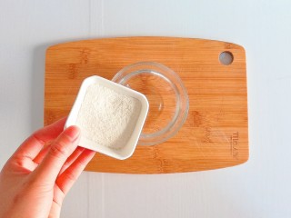 10、补铁食谱-花生酱木耳米粉糊,米粉倒入温水里