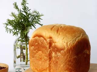 15、红豆面包（面包机版）,面包放凉后，手摸起来有余温用保鲜袋装起来室温保存