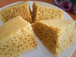 14、健康美味之蒸荞糕,用刀切成几块