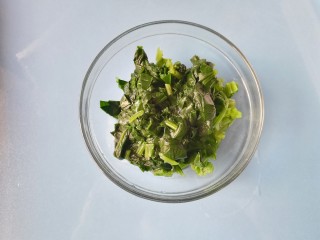 7、#补铁#菠菜煎饼,将菠菜切碎