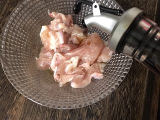 4、照烧鸡腿培根蛋炒饭,少量生抽