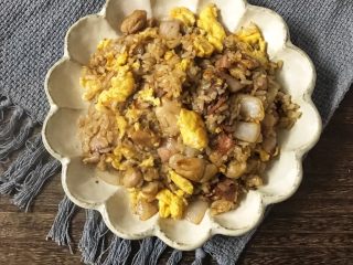19、照烧鸡腿培根蛋炒饭,翻炒均匀后出锅