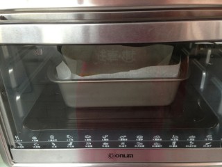 12、椰香黄金糕,然后放入到380克吐司模里，继续用烤箱的发酵档发酵50分钟。