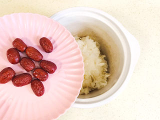 6、紫薯银耳粥,加入红枣