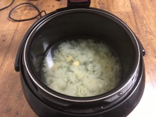 13、百变水果 三色水果银耳粥,银耳粥煲好了，软嫩润滑，入口即化。