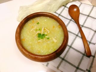 13、电饭煲+蘑菇鸡丝暖胃粥,出锅,撒上些许葱花~