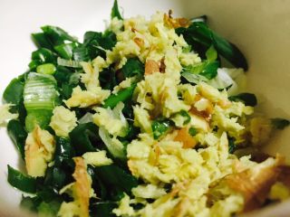 2、猪肝瘦肉粥,姜剁成碎末，葱切小段