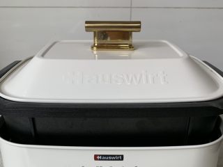 8、可乐鸡翅,煮开后转中火焖25-30分钟。