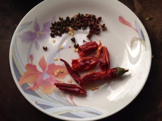 10、麻辣羊肉,干辣椒切段