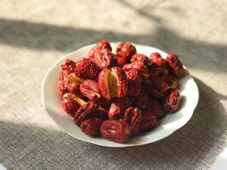 3、冬太烈，心太软,要有耐心~枣核别扔，可以煮水喝。