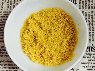 2、红枣百合莲子小米粥#有个故事#,小米洗干净浸泡