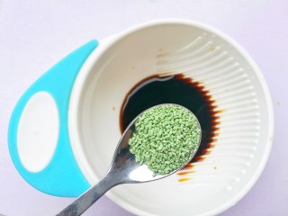 9、好吃到哭的猪油拌面,1勺鸡精。