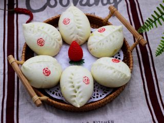 19、补血宜气的芹菜牛肉包,超级无敌好吃的芹菜牛肉包子出锅咯，我给它们点了小红花，嘻嘻，提前预热春节吧。