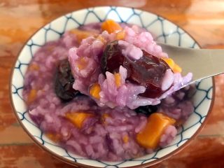 14、双薯红枣甜粥,5分钟后，就可以美美的享用啦