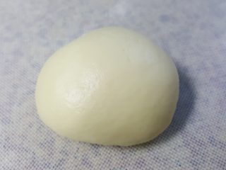 5、中式点心~白酥皮玫瑰鲜花饼（素油版）,5.揉成一个滋润的面团，最好的出模。