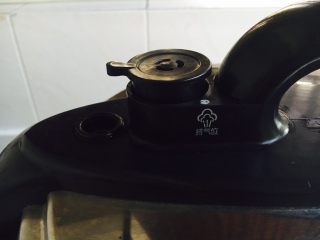 12、暖心暖胃 赤小豆莲子粥,盖上电高压锅盖儿，启动“煮豆子”按键，开始工作，工作后自然放气。