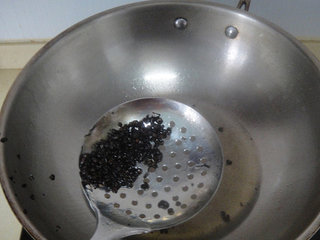 6、湖南麻辣小龙虾,炸出香味后捞起不用